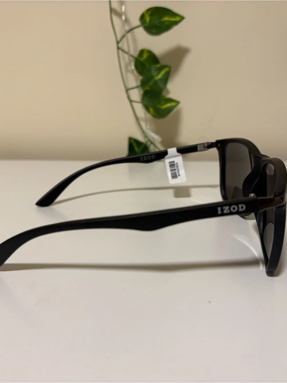 Izod sunglasses black